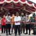 Bupati Boalemo Darwis Moridu bersama jajaran TNI dan Polri meresmikan Kampung Tangguh Nusantara di Desa Tenilo, Tilamuta, Kamis (16/7/2020).(f.humas)