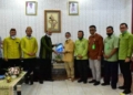 Direktur UT Gorontalo; M. Husni Arifin, Ph.D bersama Bupati Gorontalo Nelson Pomalingo usai audiens terkait kerjasama dalam upaya mencerdaskan SDM Kabupaten Gorontalo. (foto:istimewa)