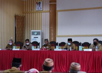 Rapat evaluasi pembangunan yang dipimpin langsung Bupati Indra Yasin, Senin (17/5/2021).(f.istimewa)