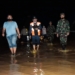 Bupati Pohuwato Saipul Mbuinga turun meninjau lokasi banjir disejumlah desa.(f.hms)
