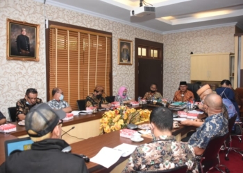Rapat tim pelaksana digitalisasi UMKM, yang dibuka langsung Wali Kota Gorontalo, Marten Taha, dan Wakil Wali Kota Gorontalo, Ryan F. Kono sebagai penggerak program, Jumat (21/05/2021).