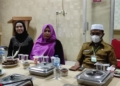 Sekda Boalemo Sherman Moridu didampingi Kepala Bapppeda Boalemo Fatlina Podungge saat buka puasa bersama santri Tahfidz Darul Mukhlisin.(F.HMS)