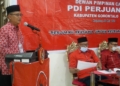 Wakil Bupati Gorut, Thoriq Modanggu saat menghadiri Rapat Kerja DPC PDIP Gorut. (f. SL/nn)