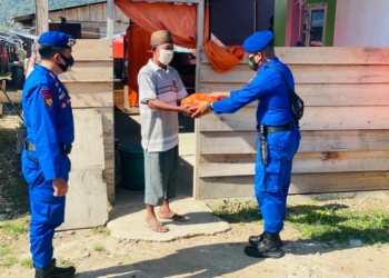 Jajaran Polairud Polda Gorontalo menyalurkan bantuan untuk warga pesisir di Kabupaten Pohuwato, Kamis (3/6/2021).