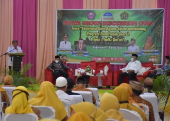 Bupati Pohuwato, Saipul Mbuinga, membuka langsung Forum Group Discussion (FGD) guru Pendidikan Agama Islam Kabupaten Pohuwato, Rabu (14/07/2021).(f.hms)