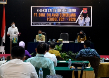 Bupati Hamim Pou membuka kegiatan Uji Kelayakan dan Kepatutan Calon Direksi BUMD PT. Bone Bolango Cemerlang masa jabatan 2021-2026, di Grand Q Hotel Gorontalo, Senin (2/8/2021). (F.AKP/Diskominfo)