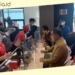 Wali Kota Gorontalo, Marte Taha saat menyapa sejumlah karyawan KFC Hb. Jasin yang merupakan Putra-putri Asli Gorontalo. (anq/nn)