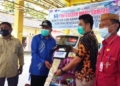 Plt Bupati Boalemo, Ir. H. Anas Jusuf MSi menerima bantuan operasional kenderaan dari hasil CSR Bank SulutGo (BSG) Tilamuta, Kamis (19/08/2021).(f.istimewa)