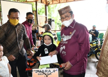 Bupati Gorut, Indra Yasin saat peringati Hari Anak Nasional 2021. (f. rol/nn)