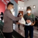 Pelaksanaan vaksinasi di Desa Tabulo Kecamatan Mananggu diwarnai pembagian paket Sembako.(f.istimewa)