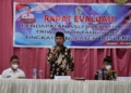 Plt Bupati Boalemo, Ir. H. Anas Jusuf memberikan arahan pada rapat evaluasi capaian pendapatan asli daerah triwulan III tingkat Kabupaten Boalemo.(f.hms)