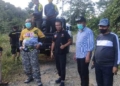 Gubernur Gorontalo Rusli Habibie bersama Plt Bupati Boalemo Anas Jusuf meninjau kondisi ruas jalan menuju Dusun Moliliulo Desa Tangga Barito.
