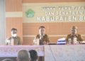 Plt Bupati Boalemo, Anas Jusuf didampingi Sekda Boalemo Sherman Moridu bersama Kadis PU-PR Supandra Nur menyampaikan arahan pada rapat koordinasi perubahan tata ruang daerah Kabupaten Boalemo tahun 2021.