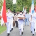 Duplikat bendera pusaka memperingati Hari Patriotik di arak menuju rumah jabatan bupati Boalemo.(F.Dok.Pimpinan)
