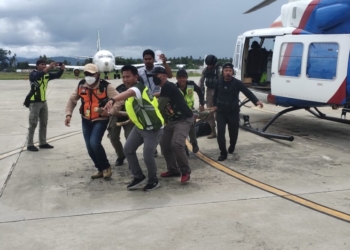 Evakuasi korban penembakan KKB di Papua-(f.hmspoldapapua)