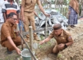 Peletakan batu pertama pembangunan rumah swadaya pra sejahtera di Buntulia oleh Bupati Saipul Mbuinga.