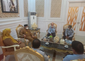 Wali Kota Gorontalo, Marten Taha saat audiensi dengan jajaran Kakanwil Kemenkumham. (f. anq/nn)