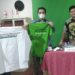 Ketua MW KAHMI Sulteng Andi Mulhanan Tombolotutu (Kiri) menyerahkan cinderamata kaos dengan Logo Munas KAHMI Ke XI kepada Koordinator Presidium MN KAHMI Ahmad Riza Patria (tengah) di Jakarta, Selasa (8/2/2022).(f.istimewa)