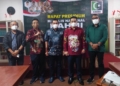 Foto bersama koordinator Presidium MN KAHMI Ahmad Riza Patria (dua kanan) dan Ketua MW KAHMI Sulteng Andi Mulhanan Tombolotu (kiri) usai rapat presidium MN KAHMI di Jakarta, Kamis (10/3/2022) malam. F.Tim Media KAHMI Sulteng)