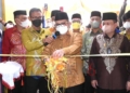 Wali Kota Gorontalo, Marten Taha saat meresmikan Gedung DPRS Kota Gorontalo