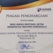 Piagam penghargaan dari Dirjen IKP Kemkominfo kepada Media Center Provinsi Gorontalo karena berhasil menjadi Media Center Teraktif untuk kategori berita tahun 2021.(F.Dok.Kominfo)