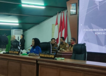 Ketua DPRD Sulbar, Siti Suraidah Suhardi saat memimpin rapat paripurna perdana pasca lebaran. (f. qdr/nn)