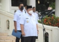 Penjabup Boalemo, Hendriwan memimpin apel perdana di lingkungan Pemerintah Kabupaten Boalemo, di Lapangan Alun-Alun Tilamuta.(F.Dok.Pimpinan)