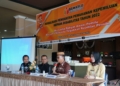 Plt Bupati Gorut, Thariq Modanggu saat memberikan sambutan sekaligus membuka sosialisasi penguatan pemahaman kepemiluan kepada Disabilitas dalam menghadapi penyelenggaraan pemilu/pemilihan tahun 2024, yang diselenggarakan Bawaslu Kabupaten Gorut di Dhidi Mart Cafe, Kwandang, Kamis (2/6). (Foto : hmskominfo_gorut)