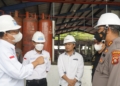 Plt Bupati Gorut, Thariq Modanggu bersama unsur forkopimda diantaranya Kapolres Gorut, AKBP Juprisan Pratama Ramadhan Nasution, S.I.K dan didampingi Sekda Gorut, Suleman Lakoro saat mengecek ketersediaan stok LPG di pangkalan LPG di Kecamatan Anggrek, pekan lalu. (Foto : hmskominfo_gorut)