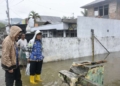 Wali Kota Gorontalo, Marten Taha saat meninjau sejumlah titik rawan banjir. (dok. istimewa)