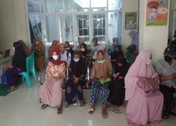 Masyarakat Kecamatan Paguyaman mengikuti program Prolanis digalakkan Puskesmas Paguyaman.(F.Eca-NN)