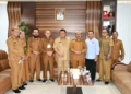 Pj Bupati Boalemo, Hendriwan bersama kepala BPBD Provinsi Gorontalo dan Kabupaten Boalemo usai mengadakan audience.(F.Istimewa)