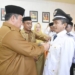Pj. Bupati Boalemo, Hendriwan melantik Penjabat Kepala Desa Saripi Kecamatan Paguyaman di ruang vicon kantor bupati Boalemo.(F.Dok.Pimpinan)