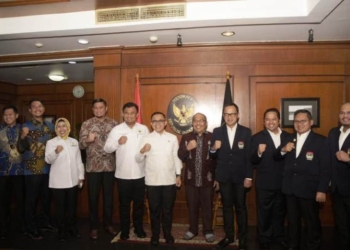 Walikota Gorontalo, Marten bersama rombongan Apeksi saat rapat bersama Menpan-RB. (dok. istimewa/nn)