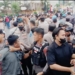 Suasan saat terjadi bentrokan antara mahasiswa dan APH. (dok. istimewa)