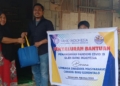 LSM Cahaya Biru bersama BI Gorontalo saat bagikan sejumlah paket sembako ke kaum dhuafa di Kabgor. (dok. istimewa)