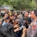 Kapolres Kota Gorontalo, AKBP Ardi Rahananto saat memberi keterangan terkait penembakan oleh oknum polisi. (dok. istimewa)
