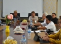 Bupati Pohuwato Saipul Mbuinga dan Bupati Gorut Thariq Modanggu bertemu membahas kelanjutan pembukaan akses Taluditi-Tolinggula, di Marisa, Jumat (25/11/2022).