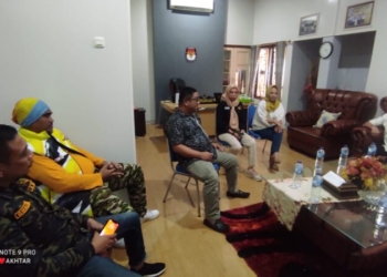 Syarif Mbuinga saat berada di KPU Provinsi Gorontalo, Ahad (25/12/2022).(f.istimewa)