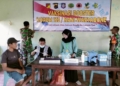 Tim Nakes Puskesmas Paguyaman dibackup TNI mengadakan vaksinasi booster bagi masyarakat Paguyaman.(f.istimewa)