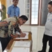 Penandatanganan perjanjian kerjasama Pemprov Gorontalo bersama PT. Salwa Wisata Insani yang bergerak di bidang jasa travel agensi, Kamis (512023).(f.dok.humas)