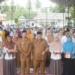 Penjabup Boalemo, Hendriwan didampingi Camat Tilamuta, Ruslin Limalo mengabadikan photo bersama jajaran Pemerintah Kecamatan Tilamuta.(f.istimewa)