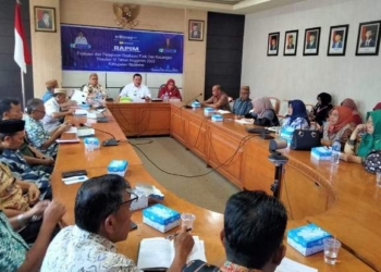 Penjabup Boalemo, Hendriwan memimpin jalannya rapat evaluasi serapan anggaran triwulan IV tahun 2022.(f.istimewa)