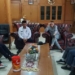 Sekda Boalemo, Sherman Moridu didampingi Ketua Asprov PSSI Gorontalo, Lahmudin Hambali mengadakan rapat persiapan penyambutan Menpora RI, Zainudin Amali.(f.dok.humas)