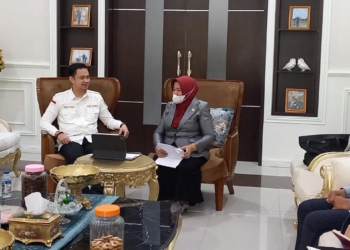 Wakil Walikota Gorontalo, Ryan F. Kono saat bertemu dengan Kepala Perwakilan BKKBN Wilayah Provinsi Gorontalo, Hartati Suleman. (dok. anq/nn)