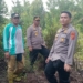 Kapolres Gorontalo Utara, AKBP Juprisan Pratama Ramadhan Nasution didampingi Kabag Ops, AKP Syarlis serta Kepala Desa Bulalo Fiti Rahim saat melakukan pencarian orang hilang di lokasi sekitar. (foto.SP)