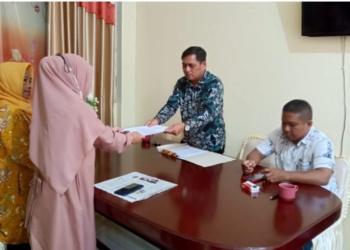 Komisi 1, DPRD Gorut menerima petisi dari masyarakat Desa Jemer yang menolak pekerjaan tambang galian C. (foto.ist)
