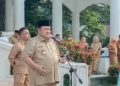 Penjabup Hendriwan memberikan arahan pada apel awal bulan Februari 2023 di lingkungan Pemkab Boalemo.(f.eca_nn)