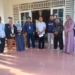 Sekda Kabupaten Gorontalo Roni Sampir poto bersama unsur penyelenggara Pemilu di Kecamatan Telaga Biru, usai di Coklit oleh Pantarlih di Desa Pantungo, Kecamatan Telaga Biru-(f.NN)