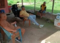 Wakil Ketua DPRD, Hamzah Sidik didampingi Kadis Kelautan dan Perikanan, Faisal Piu saat berkunjung ke tempat penampung ikan Di Desa Leboto. Senin (6/3/2023).(foto.HS)